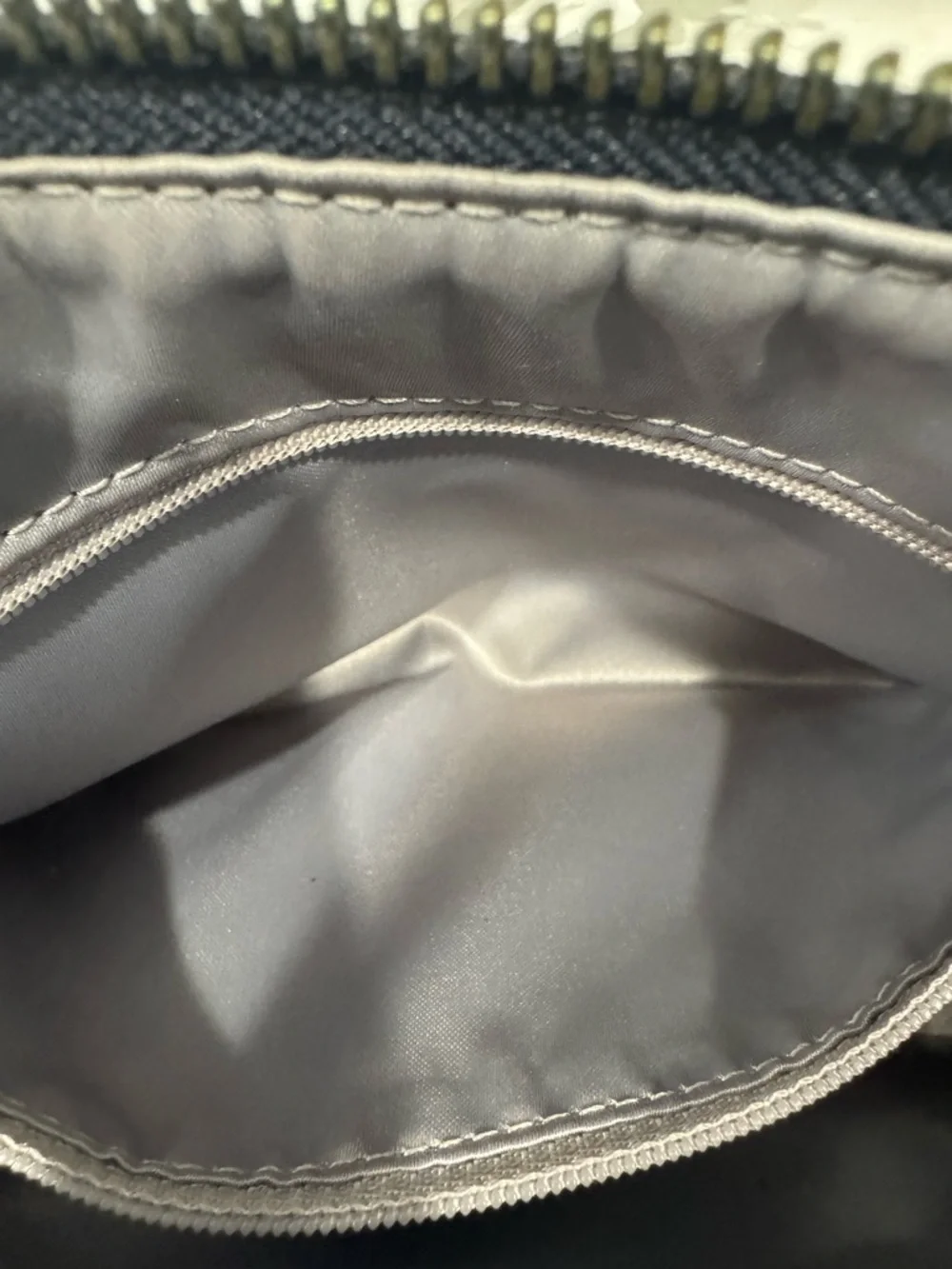 Coach Poppy Liquid Gloss - Picture 10 of 16